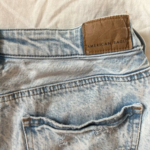 AEO Distressed High Waisted Light Denim Shorts - Picture 4 of 5